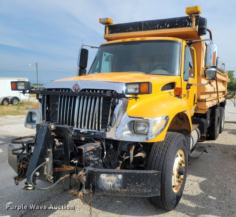 image for item LM9583 2006 International 7400  dump truck