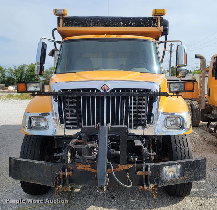 image for item LM9583 2006 International 7400  dump truck