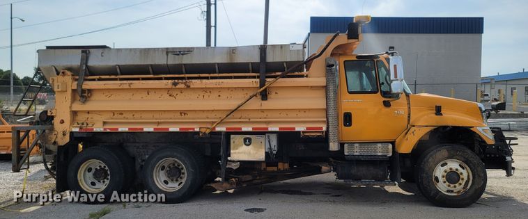 image for item LM9583 2006 International 7400  dump truck