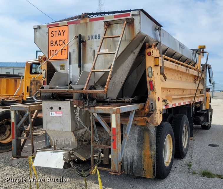 image for item LM9583 2006 International 7400  dump truck