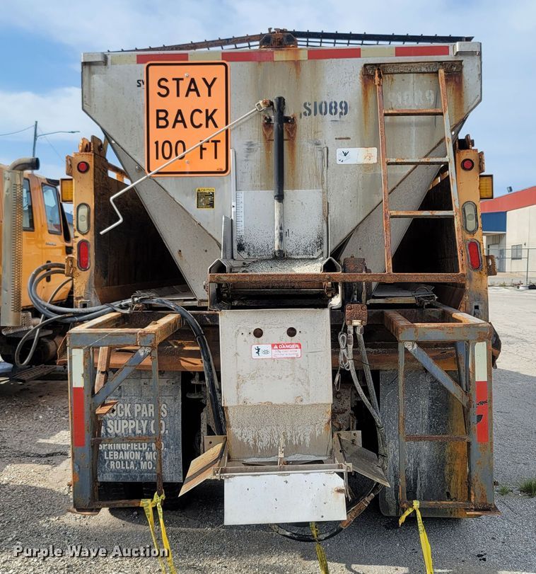 image for item LM9583 2006 International 7400  dump truck