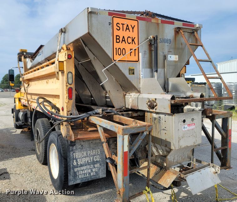 image for item LM9583 2006 International 7400  dump truck