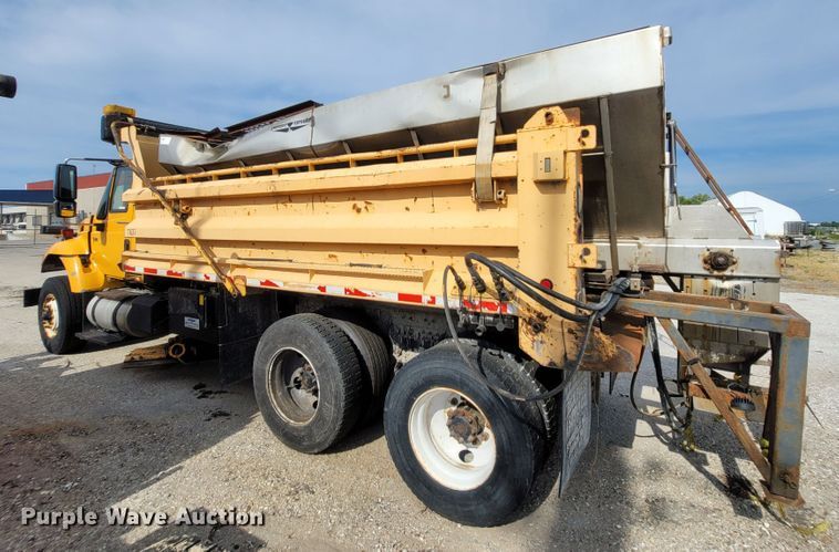 image for item LM9583 2006 International 7400  dump truck