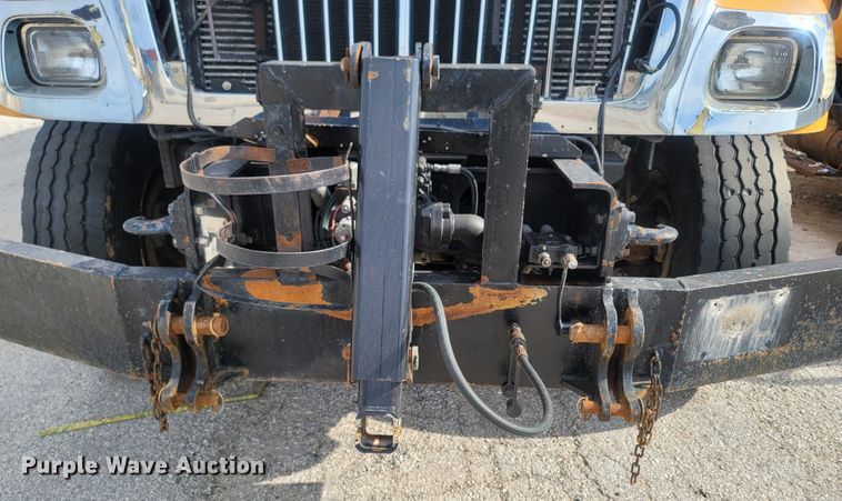 image for item LM9583 2006 International 7400  dump truck