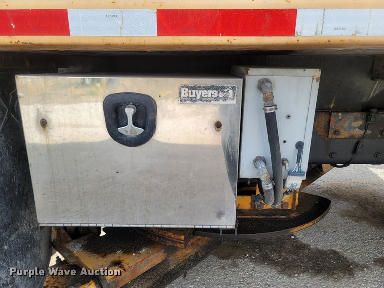 image for item LM9583 2006 International 7400  dump truck