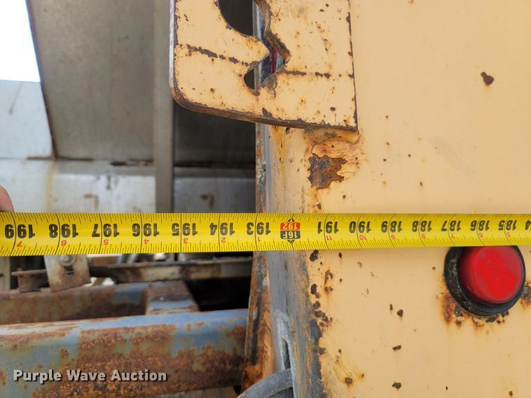 image for item LM9583 2006 International 7400  dump truck