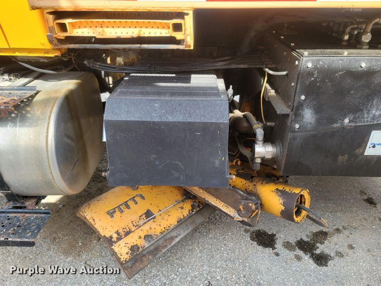 image for item LM9583 2006 International 7400  dump truck