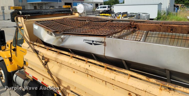 image for item LM9583 2006 International 7400  dump truck