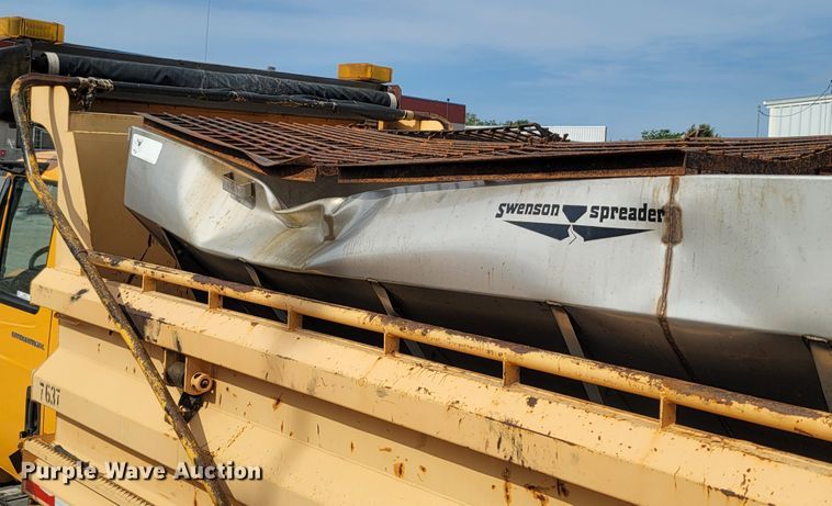 image for item LM9583 2006 International 7400  dump truck