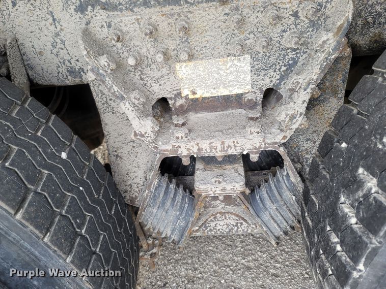 image for item LM9583 2006 International 7400  dump truck