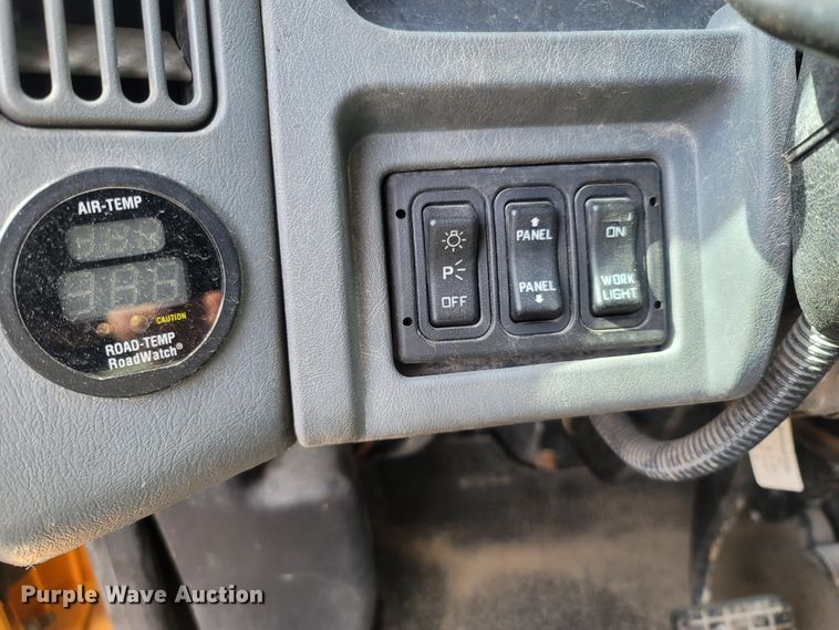 image for item LM9583 2006 International 7400  dump truck