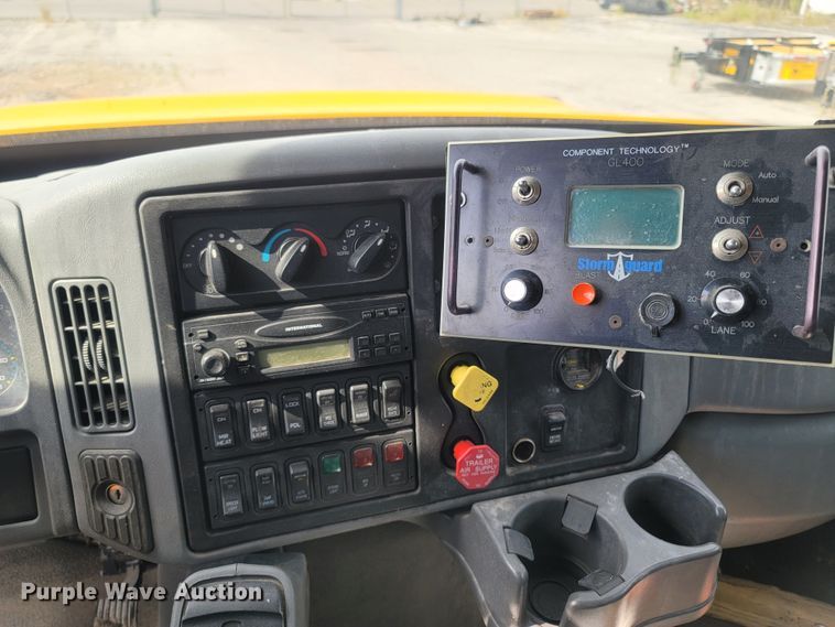 image for item LM9583 2006 International 7400  dump truck