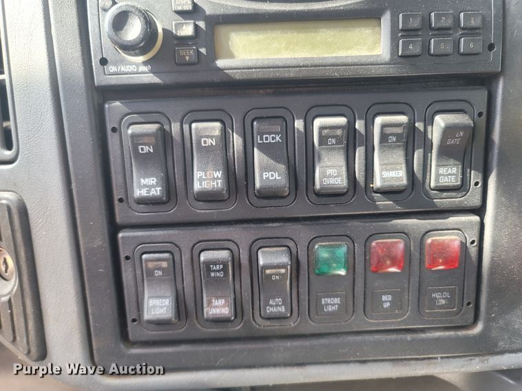 image for item LM9583 2006 International 7400  dump truck