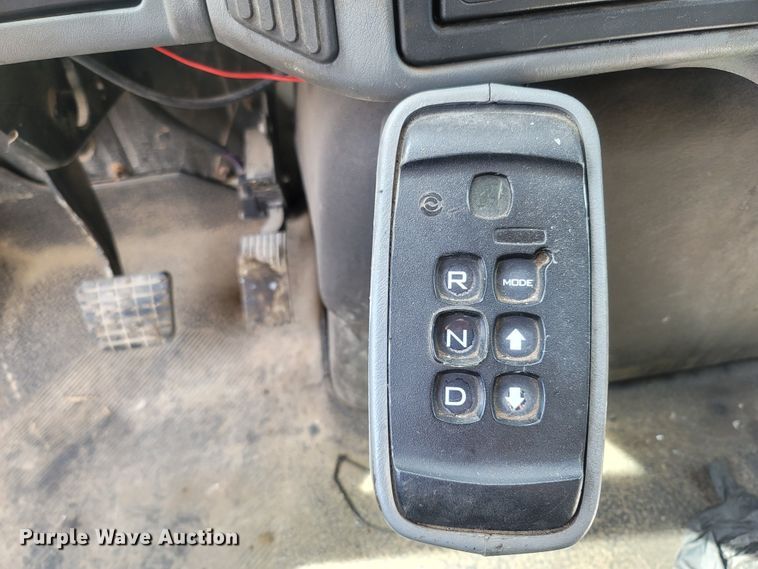 image for item LM9583 2006 International 7400  dump truck