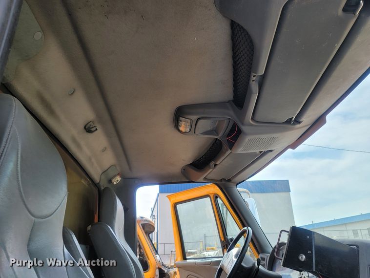 image for item LM9583 2006 International 7400  dump truck