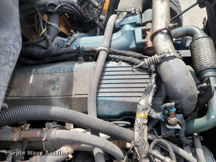 image for item LM9583 2006 International 7400  dump truck