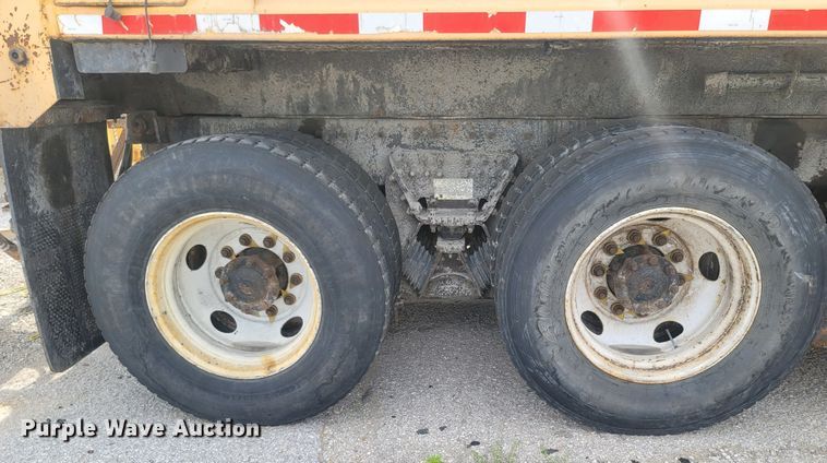 image for item LM9583 2006 International 7400  dump truck