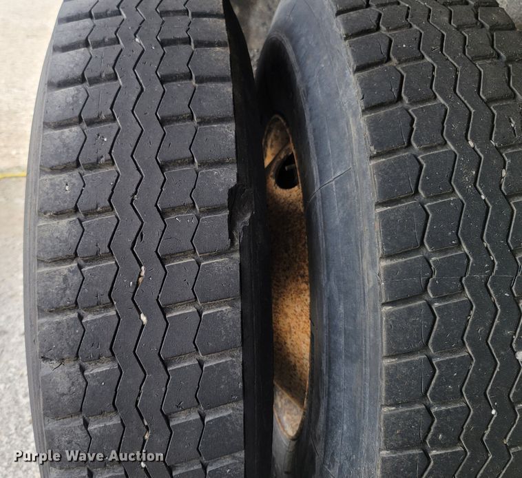 image for item LM9583 2006 International 7400  dump truck