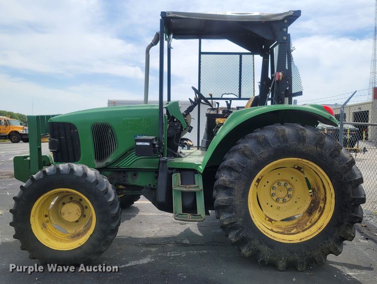 image for item LM9587 2006 John Deere 6415 MFWD tractor