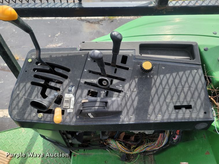 image for item LM9587 2006 John Deere 6415 MFWD tractor