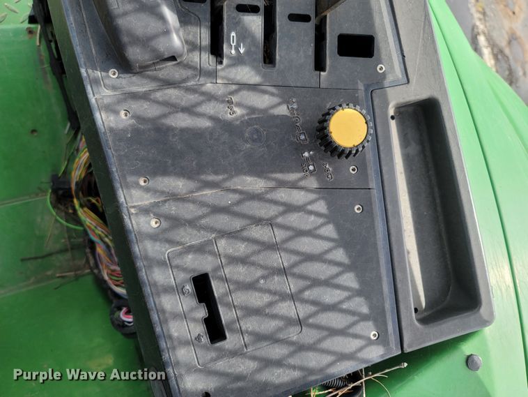 image for item LM9587 2006 John Deere 6415 MFWD tractor