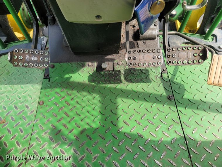 image for item LM9587 2006 John Deere 6415 MFWD tractor