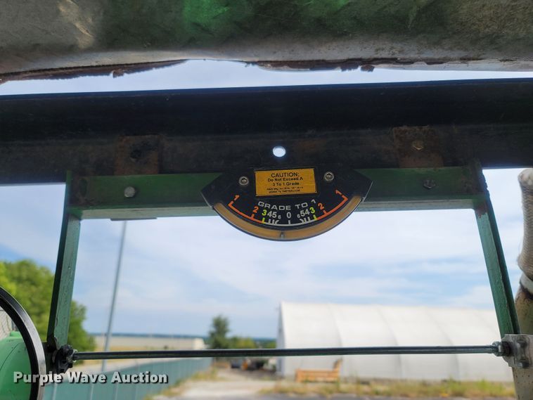 image for item LM9587 2006 John Deere 6415 MFWD tractor