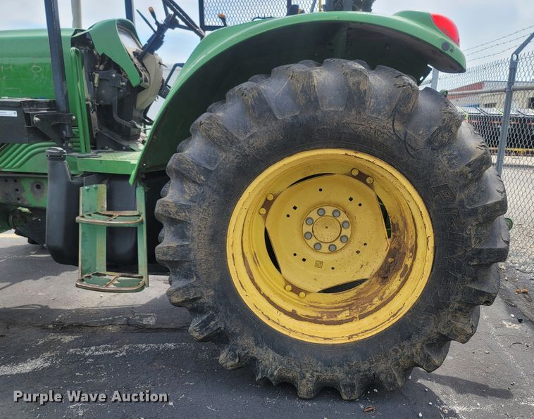image for item LM9587 2006 John Deere 6415 MFWD tractor