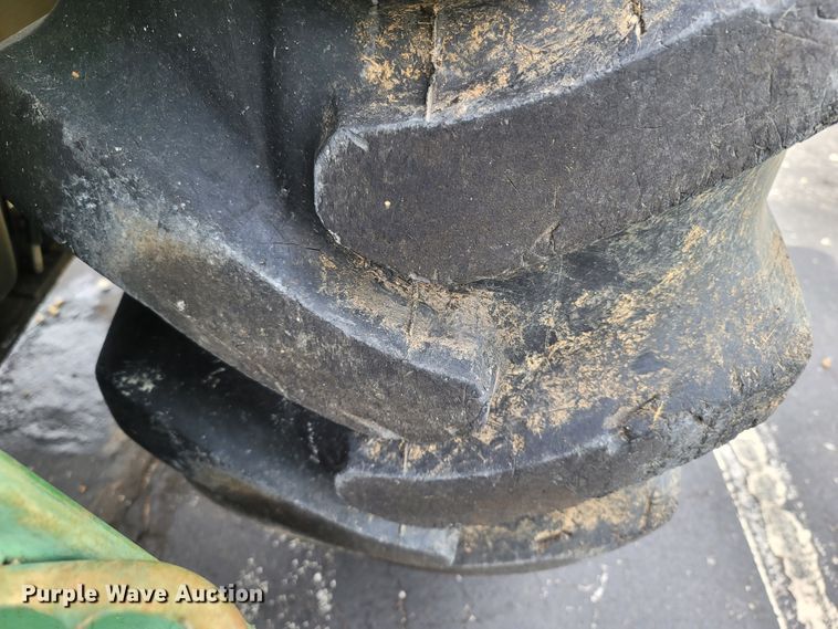 image for item LM9587 2006 John Deere 6415 MFWD tractor