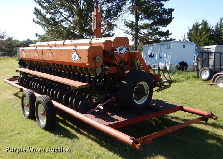 image for item LP9385 Tye 104-4528  no-till grain drill