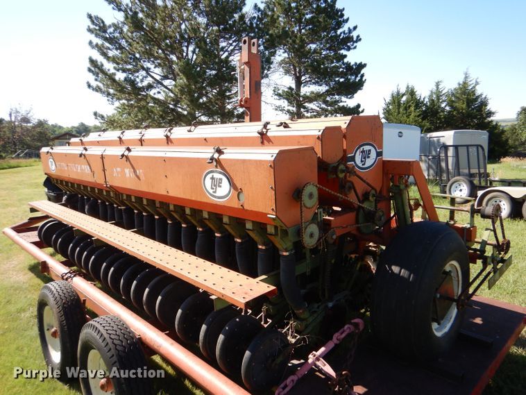 image for item LP9385 Tye 104-4528  no-till grain drill
