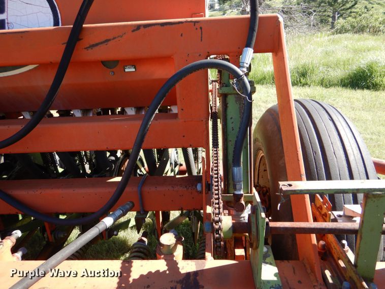 image for item LP9385 Tye 104-4528  no-till grain drill