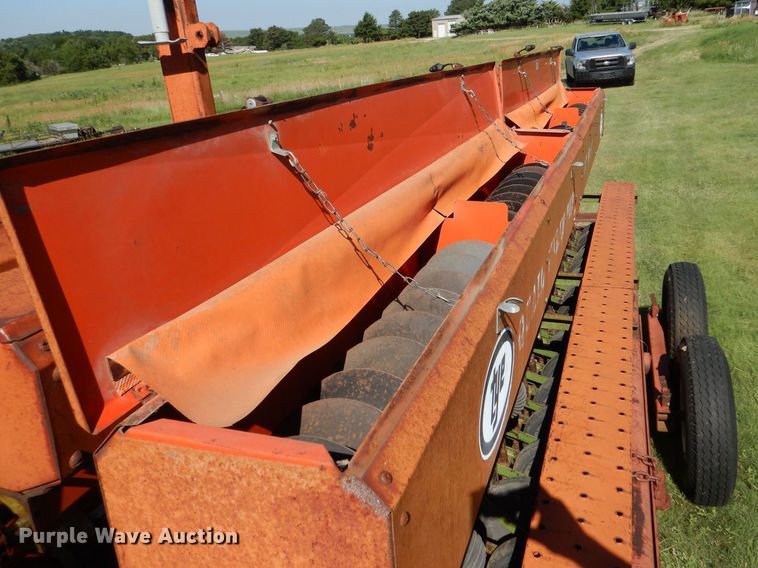 image for item LP9385 Tye 104-4528  no-till grain drill