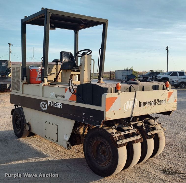 image for item LU9254 2005 Ingersoll Rand PT125R  pneumatic roller