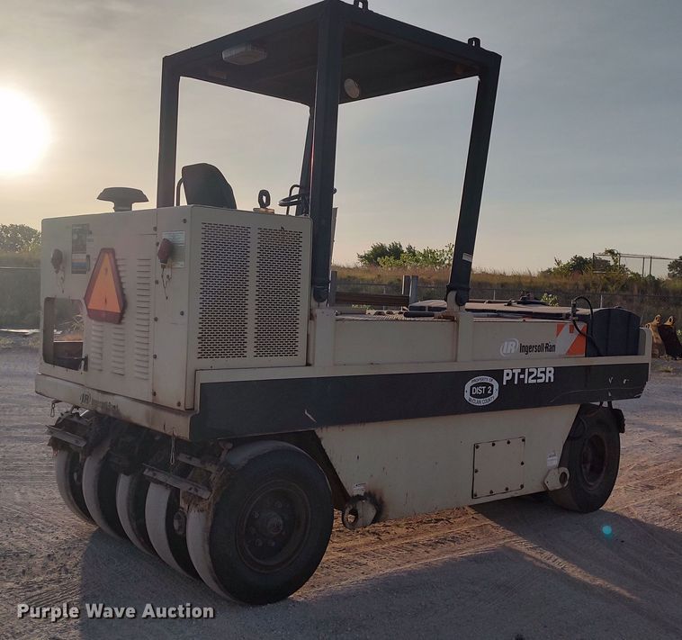 image for item LU9254 2005 Ingersoll Rand PT125R  pneumatic roller