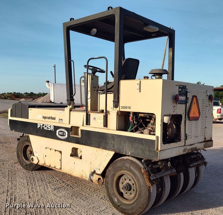 image for item LU9254 2005 Ingersoll Rand PT125R  pneumatic roller