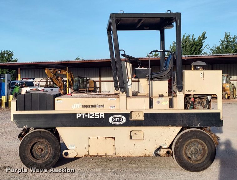 image for item LU9254 2005 Ingersoll Rand PT125R  pneumatic roller