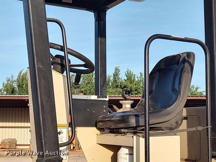 image for item LU9254 2005 Ingersoll Rand PT125R  pneumatic roller