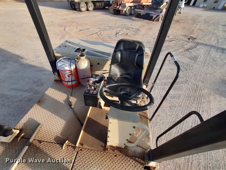 image for item LU9254 2005 Ingersoll Rand PT125R  pneumatic roller