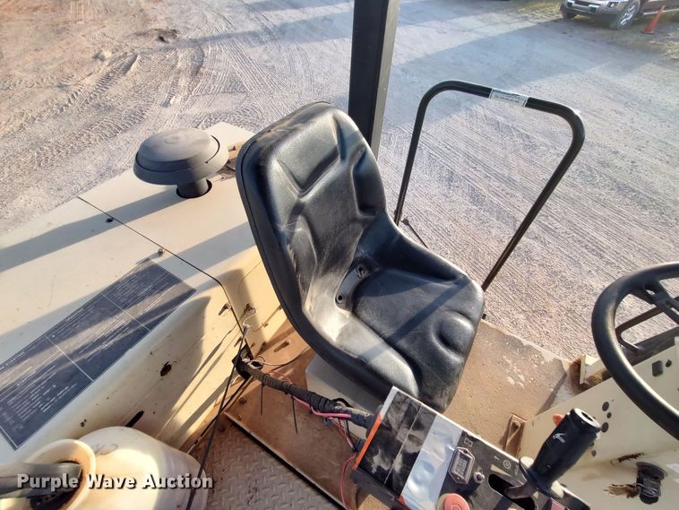 image for item LU9254 2005 Ingersoll Rand PT125R  pneumatic roller