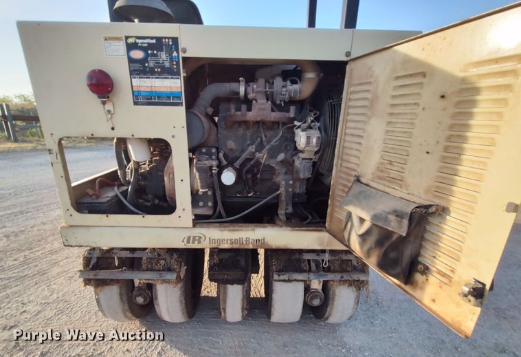 image for item LU9254 2005 Ingersoll Rand PT125R  pneumatic roller