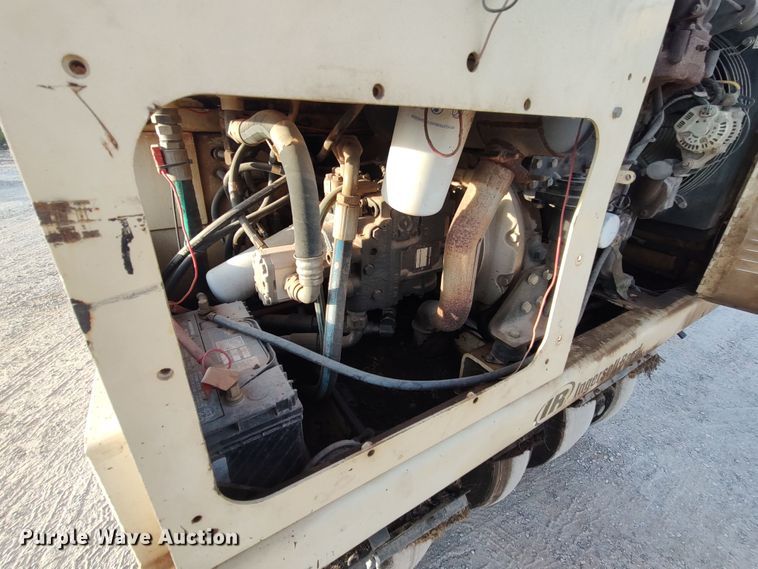 image for item LU9254 2005 Ingersoll Rand PT125R  pneumatic roller