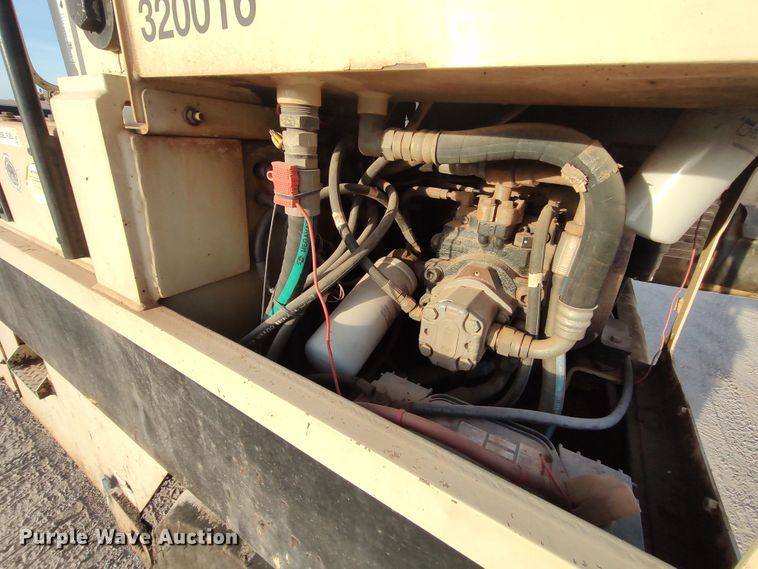 image for item LU9254 2005 Ingersoll Rand PT125R  pneumatic roller