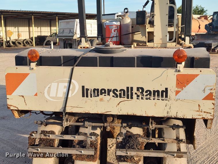 image for item LU9254 2005 Ingersoll Rand PT125R  pneumatic roller