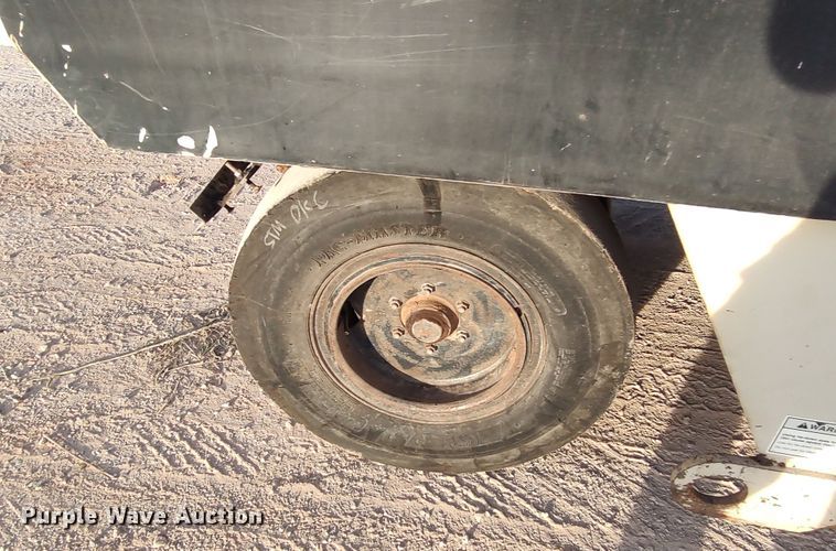 image for item LU9254 2005 Ingersoll Rand PT125R  pneumatic roller