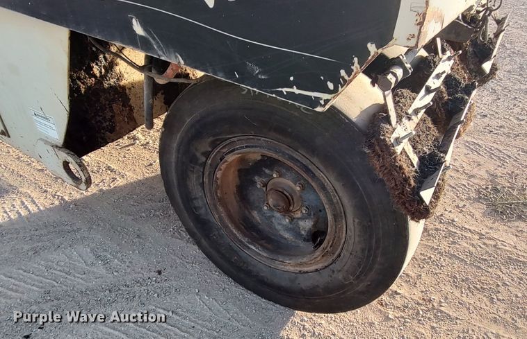 image for item LU9254 2005 Ingersoll Rand PT125R  pneumatic roller