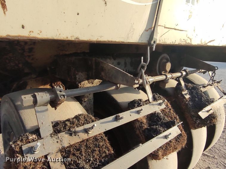 image for item LU9254 2005 Ingersoll Rand PT125R  pneumatic roller