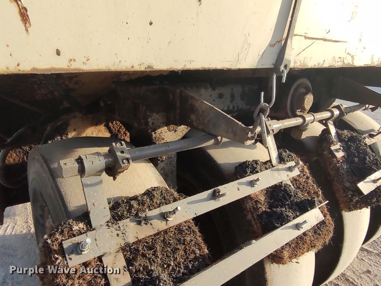 image for item LU9254 2005 Ingersoll Rand PT125R  pneumatic roller