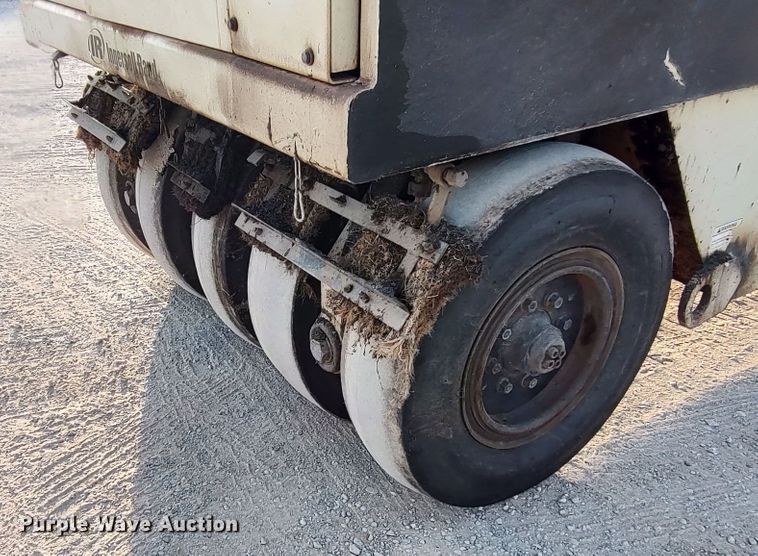 image for item LU9254 2005 Ingersoll Rand PT125R  pneumatic roller