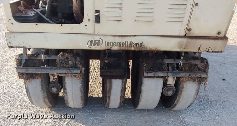 image for item LU9254 2005 Ingersoll Rand PT125R  pneumatic roller